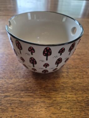 EARTHBOUND White Ceramic Ramen Noodle  Bowl with Red & Black  Mushroom Pattern